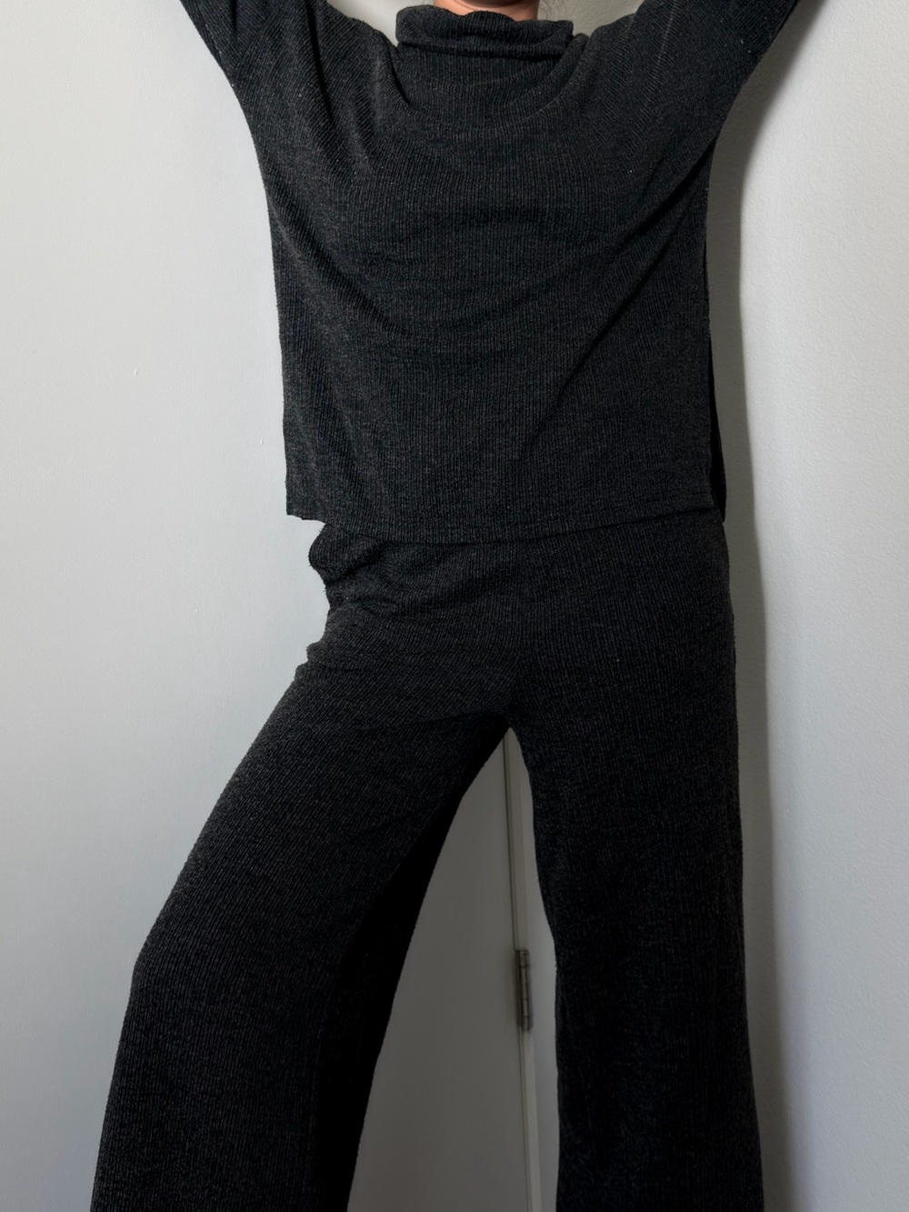 Comfort Stretch Wide-Leg Knit Pants in Black